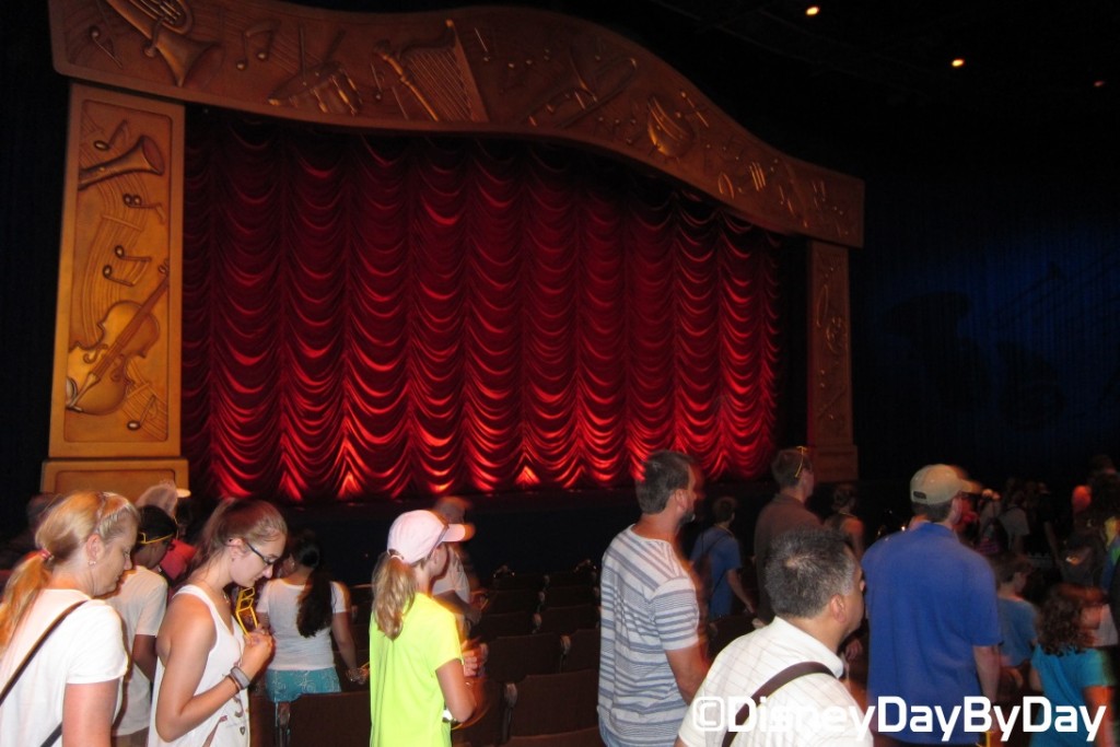 Magic Kingdom - PhilharMagic -4 - DisneyDayByDay