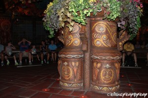 Walt Disneys Enchanted Tiki Room 072013-5