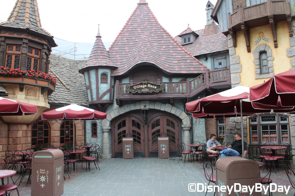 Disneyland - Village Haus - 3