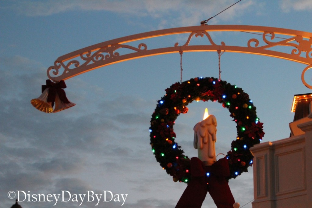 Silent Sunday in the Park - Magic Kingdom Christmas - DisneyDayByDay