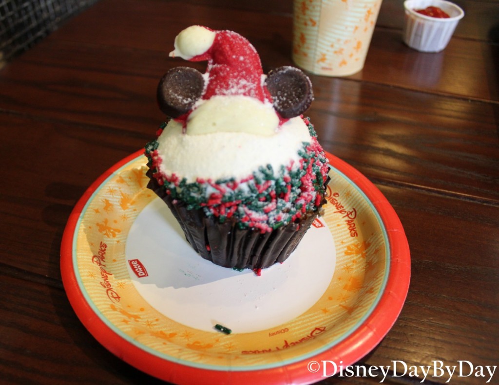 Hollywood Studios - Gingerbread Cupcake - 1 - DisneyDayByDay