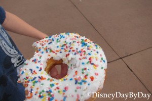 Joffrey's Doughnut - Epcot - DisneyDayByDay